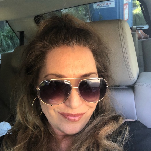 Meet your Posher, Kelly - Picture 2 of 2